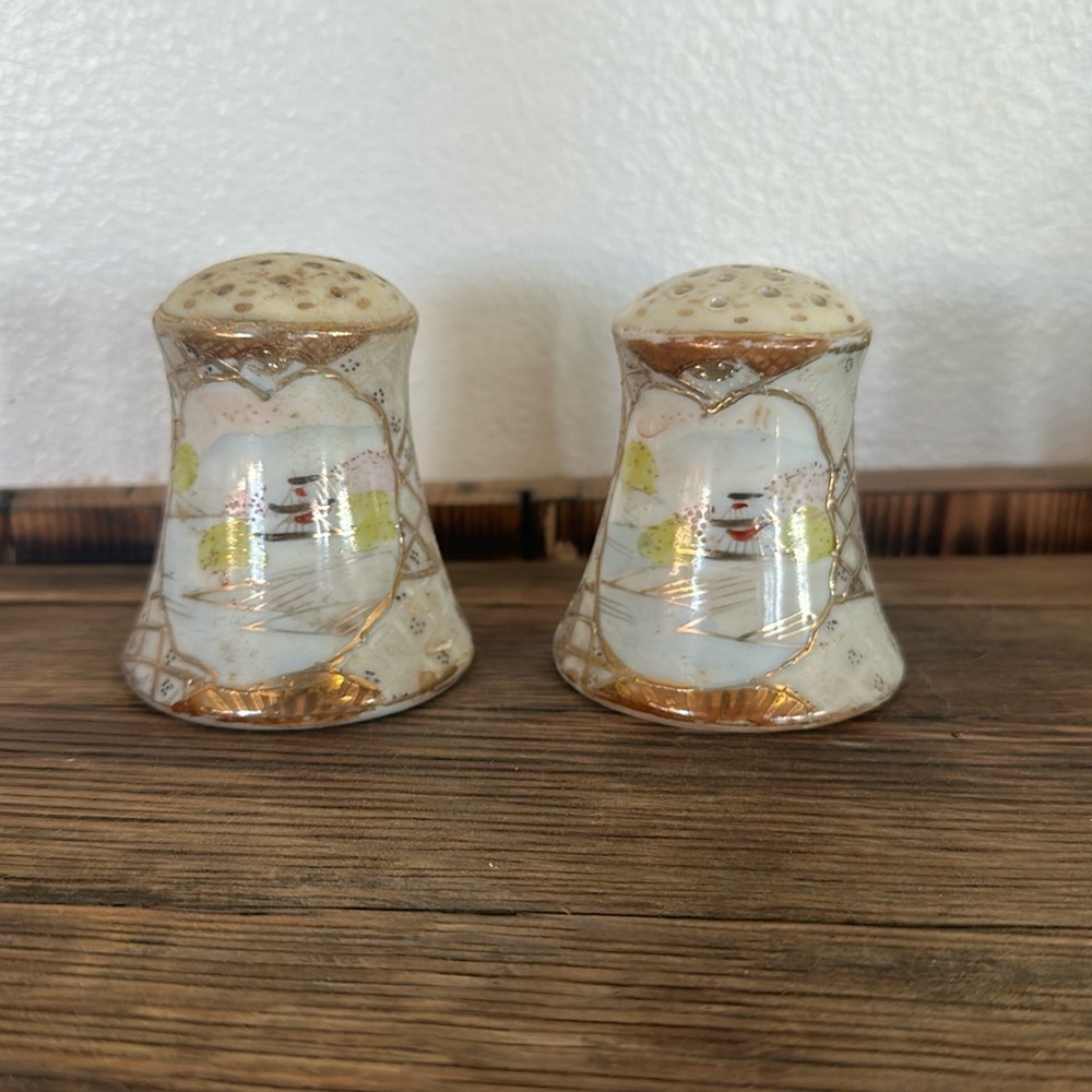 Royal Nippon Satsuma Gold Tone Accent Asian Cultural Salt and Pepper Shaker Set